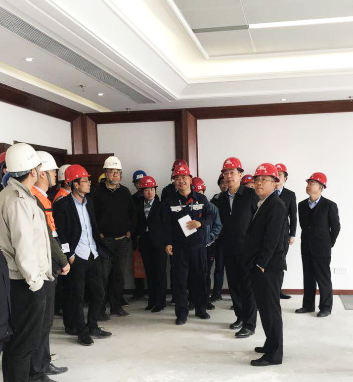 姜軍建到公司新機場集團(tuán)辦公樓項目視察.